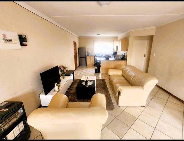 2 BEDROOM APARTMENT FOR SALE IN HEUWELOORD